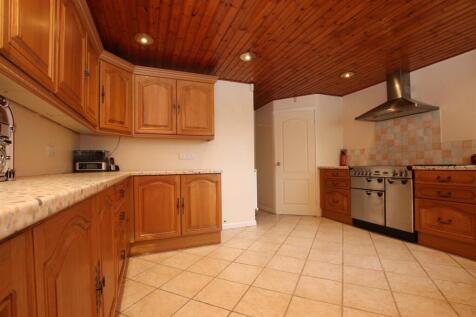 Kitchen_b.JPG
