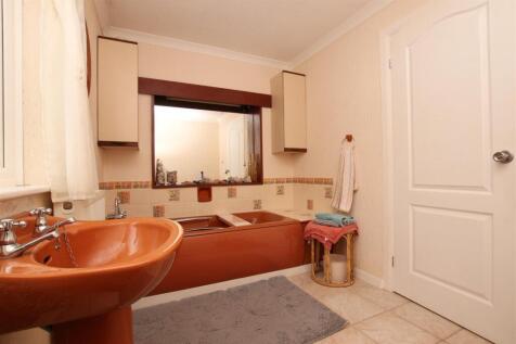 Bathroom_a.JPG