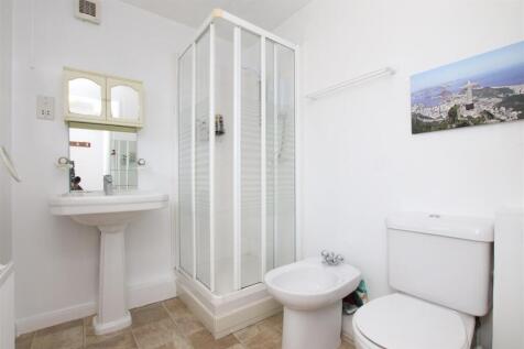 Shower Room.JPG