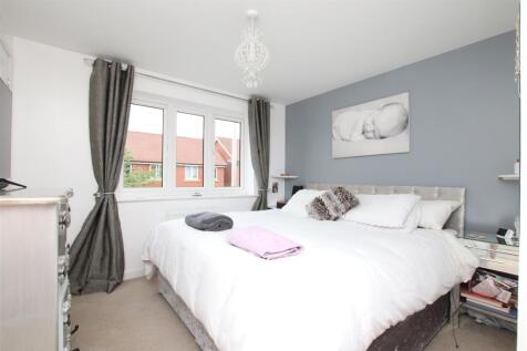 Bedroom 1.JPG