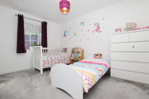 Bedroom 1.JPG