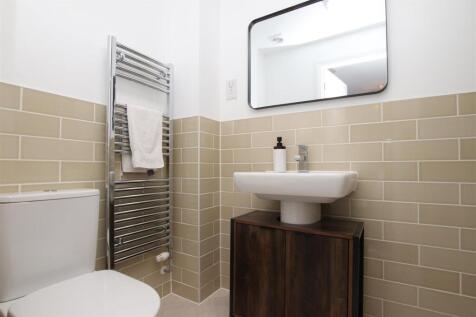 Ensuite.JPG