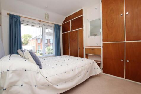 Bedroom 2.JPG