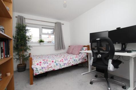 Bedroom 2.JPG