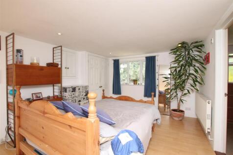 Bedroom 1.JPG