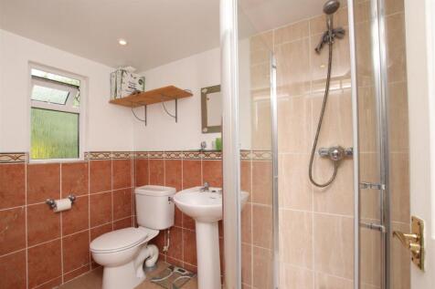 Ensuite.JPG