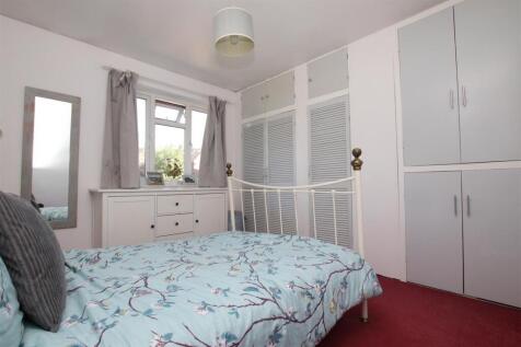 Bedroom 2.JPG