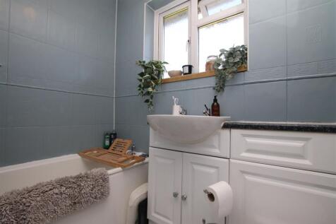 Bathroom.JPG