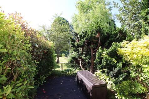 Front Garden_.JPG