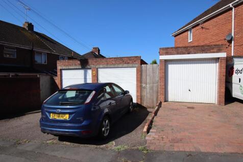 Garage (Middle).JPG
