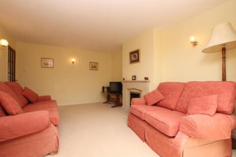 Living Room..JPG