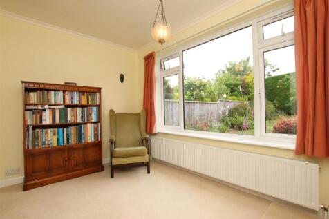 Living Area..JPG