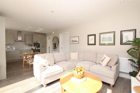 Family Room..JPG
