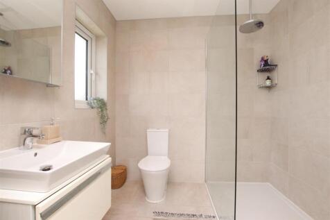 Ensuite.JPG