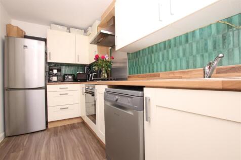 Kitchen_2.JPG