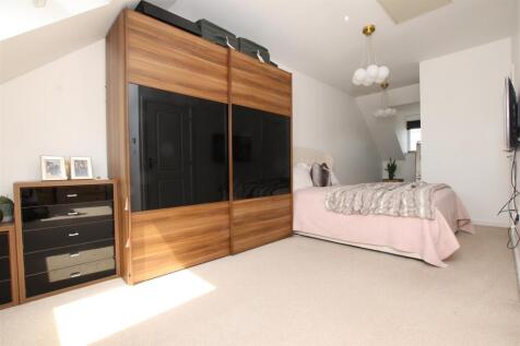 Bedroom 1_a.JPG