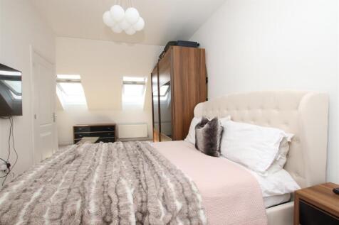 Bedroom 1_b.JPG