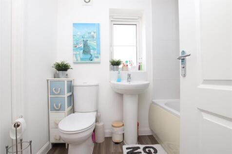Bathroom.JPG