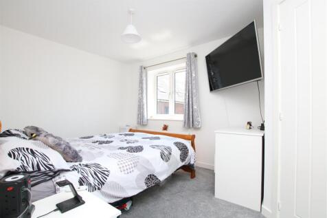 Bedroom 1.JPG