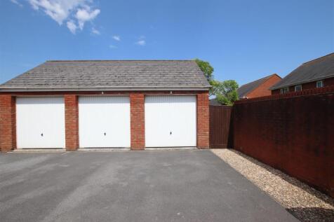 Double Garage.JPG