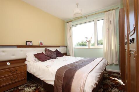 Bedroom 1.JPG