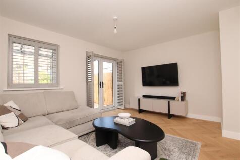 Living Room..JPG