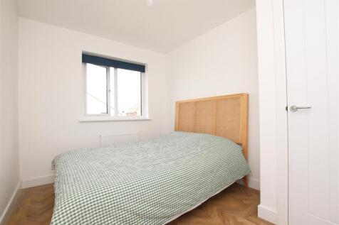 Bedroom 2.JPG