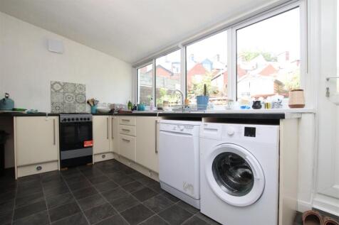 Kitchen 2.JPG