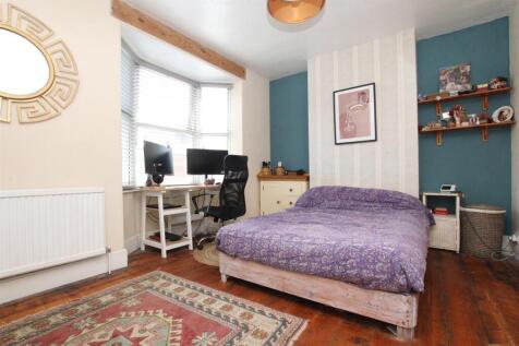 Bedroom 1.JPG