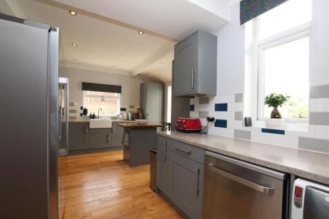 Kitchen_b.JPG
