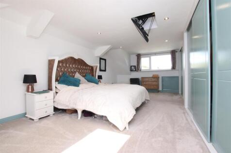 Bedroom 1b.JPG