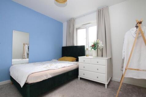 Bedroom 2.JPG