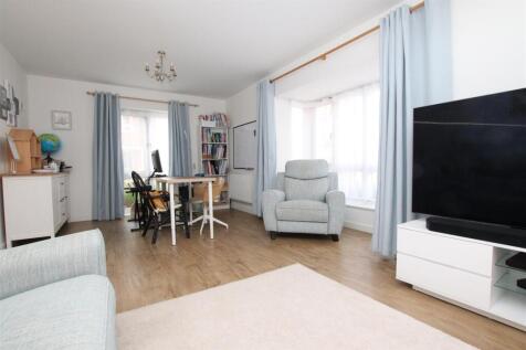 Living Room_a.JPG