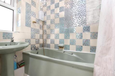 Bathroom.JPG