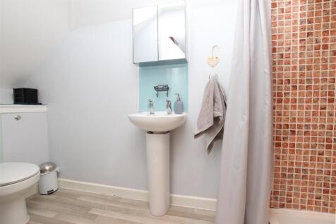 Ensuite.JPG