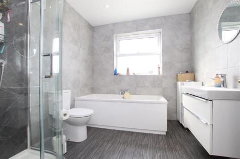 Bathroom.JPG
