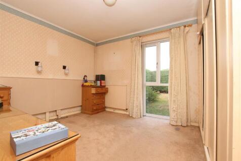 Bedroom 1.JPG