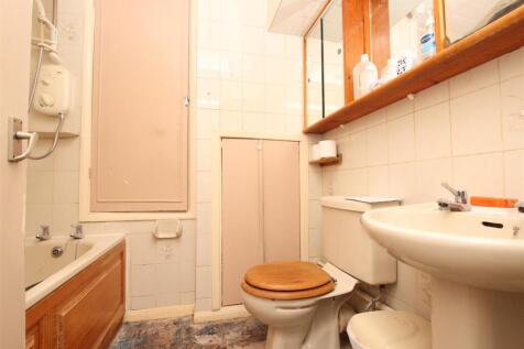 Bathroom.JPG
