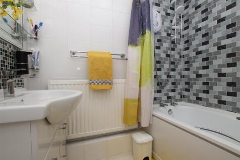 Bathroom.JPG
