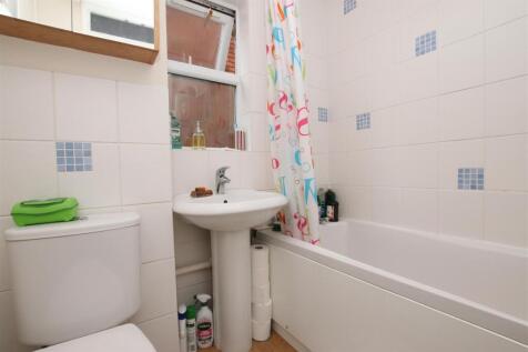 Bathroom.JPG