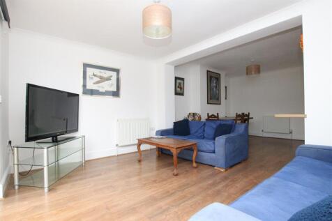 Living Area_.JPG
