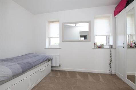 Bedroom 2.JPG