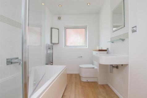 Bathroom.JPG