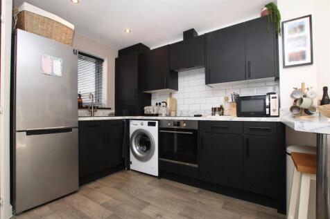 Kitchen_.JPG