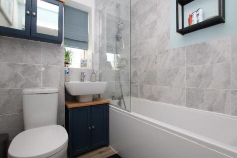 Bathroom.JPG