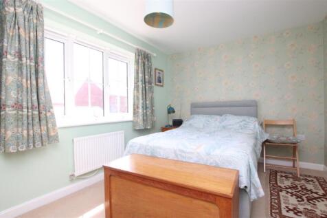 Bedroom 1.jpg
