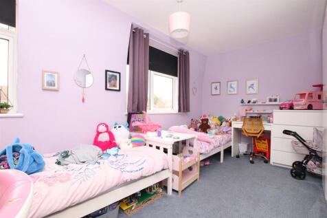 Bedroom 1.JPG