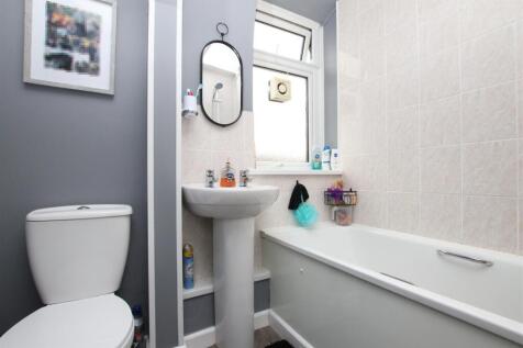 Bathroom.JPG
