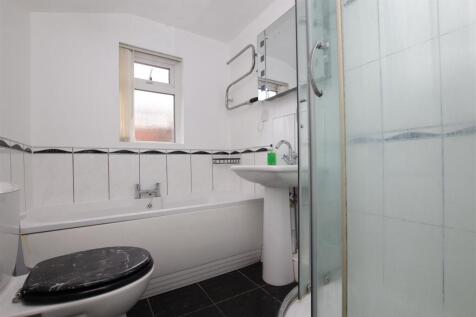 Bathroom.JPG