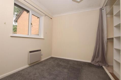 Bedroom 1.JPG